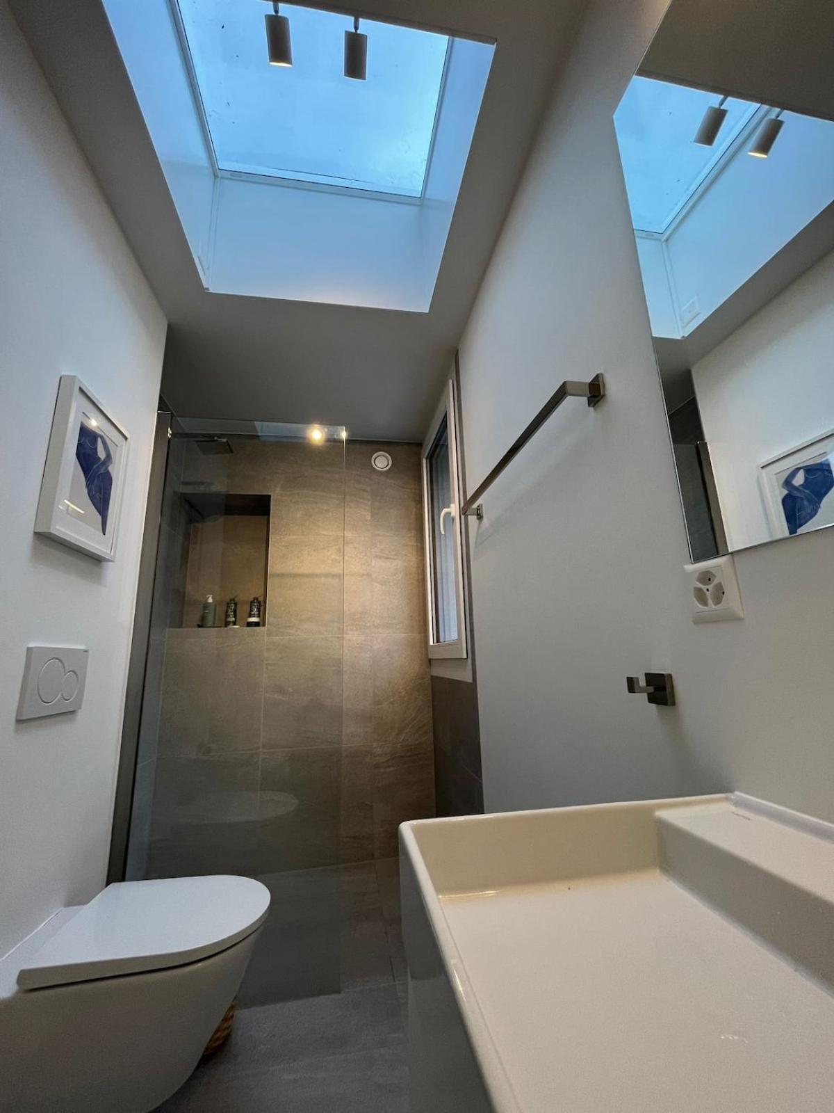 Modern House With Private Garden *